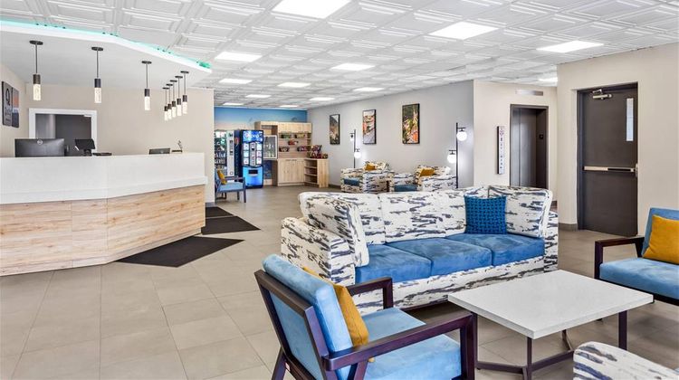 Quality Inn & Suites Charleston Plaza Lobby
