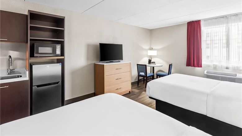 <b>Quality Inn & Suites Charleston Plaza Room</b>. Images powered by <a href="https://iceportal.shijigroup.com/" title="IcePortal" target="_blank">IcePortal</a>.