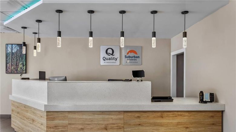 <b>Quality Inn & Suites Charleston Plaza Lobby</b>. Images powered by <a href="https://iceportal.shijigroup.com/" title="IcePortal" target="_blank">IcePortal</a>.