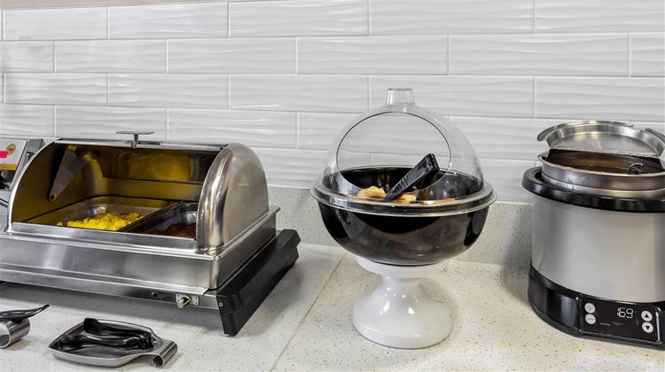 Quality Inn & Suites Charleston Plaza Restaurant