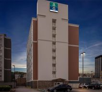 Quality Inn & Suites Charleston Plaza Exterior