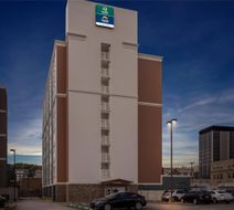 Quality Inn & Suites Charleston Plaza Exterior