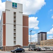 Quality Inn & Suites Charleston Plaza