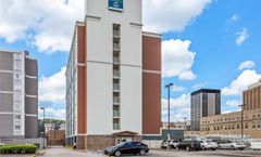 Quality Inn & Suites Charleston Plaza