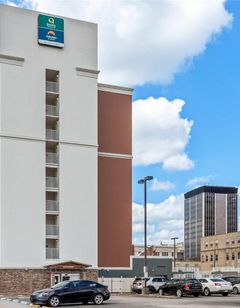 Quality Inn & Suites Charleston Plaza