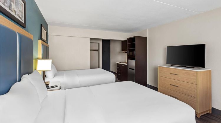 Quality Inn & Suites Charleston Plaza Room