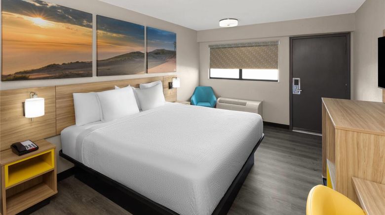 <b>Days Inn by Wyndham Kansas City Northeast Room</b>. Images powered by <a href="https://iceportal.shijigroup.com/" title="IcePortal" target="_blank">IcePortal</a>.