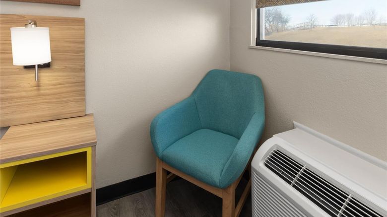 <b>Days Inn by Wyndham Kansas City Northeast Room</b>. Images powered by <a href="https://iceportal.shijigroup.com/" title="IcePortal" target="_blank">IcePortal</a>.