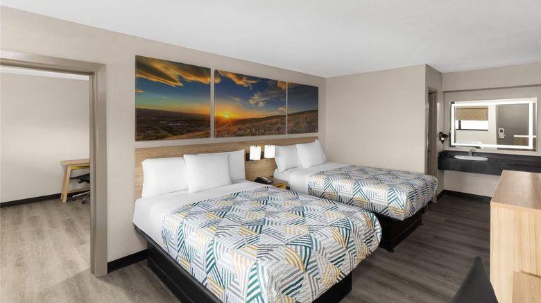 <b>Days Inn by Wyndham Kansas City Northeast Suite</b>. Images powered by <a href="https://iceportal.shijigroup.com/" title="IcePortal" target="_blank">IcePortal</a>.