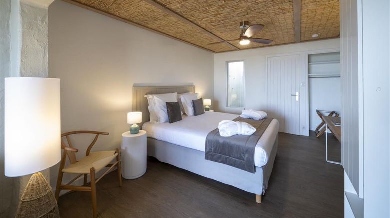 <b>Hotel Punta Lara Suite</b>. Images powered by <a href="https://iceportal.shijigroup.com/" title="IcePortal" target="_blank">IcePortal</a>.