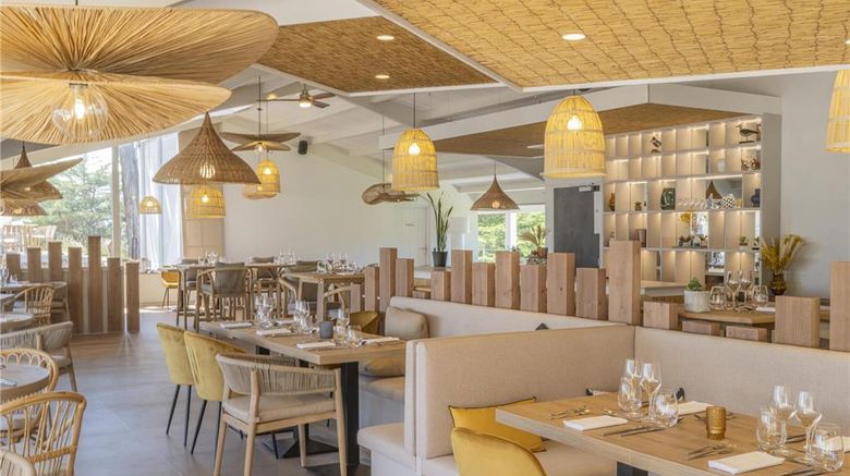 <b>Hotel Punta Lara Restaurant</b>. Images powered by <a href="https://iceportal.shijigroup.com/" title="IcePortal" target="_blank">IcePortal</a>.
