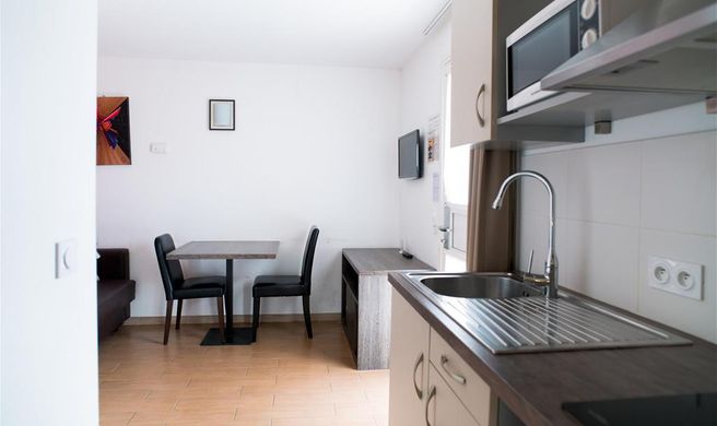 Allotel Fos-sur-Mer Room