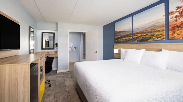 Days Inn by Wyndham Charlotte University Room