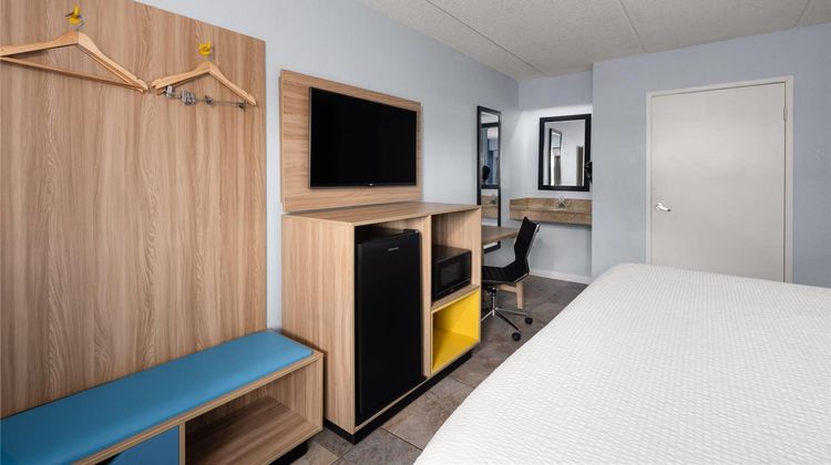 Days Inn by Wyndham Charlotte University Room