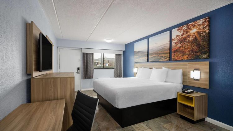 Days Inn by Wyndham Charlotte University Room