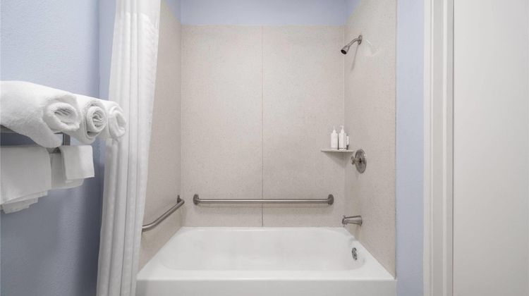 Days Inn by Wyndham Charlotte University Room