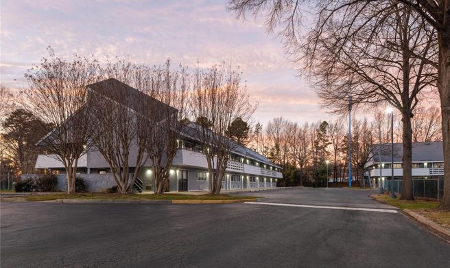 Days Inn by Wyndham Charlotte University Exterior