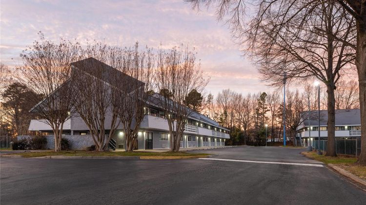 Days Inn by Wyndham Charlotte University Exterior