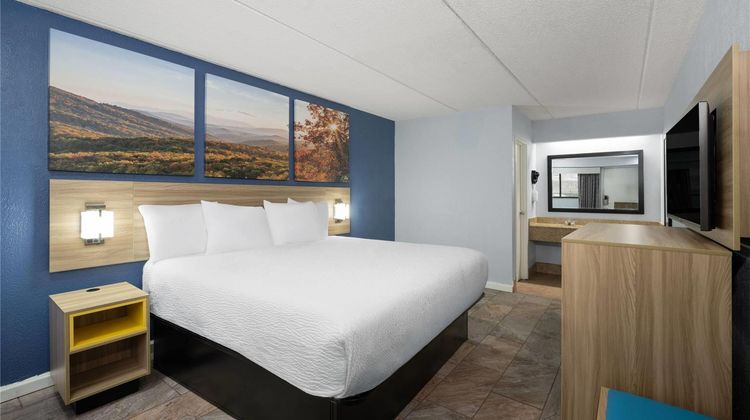 Days Inn by Wyndham Charlotte University Room