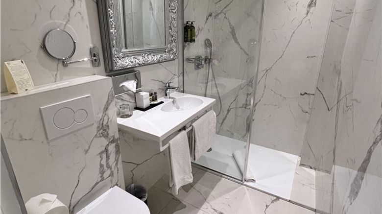 <b>La Villa Nice Promenade Room</b>. Images powered by <a href="https://iceportal.shijigroup.com/" title="IcePortal" target="_blank">IcePortal</a>.
