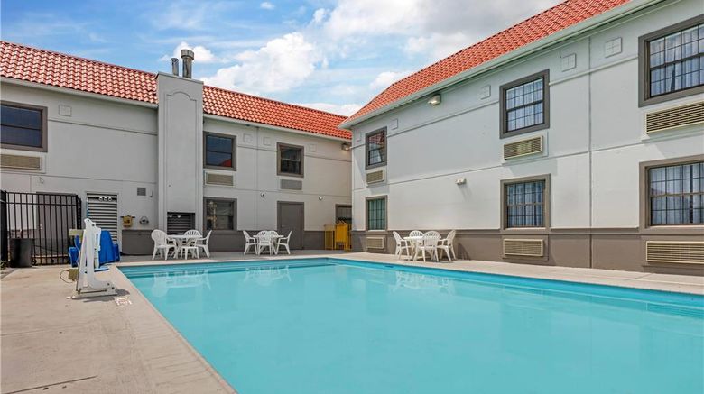 <b>Sleep Inn & Suites Merrillville Pool</b>. Images powered by <a href="https://iceportal.shijigroup.com/" title="IcePortal" target="_blank">IcePortal</a>.