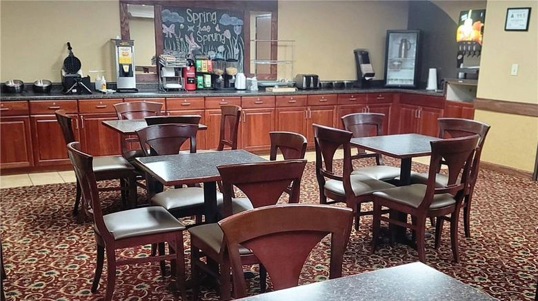<b>University Inn Restaurant</b>. Images powered by <a href="https://iceportal.shijigroup.com/" title="IcePortal" target="_blank">IcePortal</a>.