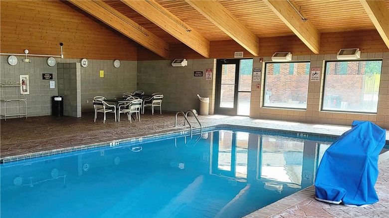<b>University Inn Pool</b>. Images powered by <a href="https://iceportal.shijigroup.com/" title="IcePortal" target="_blank">IcePortal</a>.