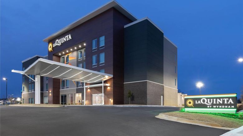 <b>La Quinta Inn & Suites Athens I-65 Exterior</b>. Images powered by <a href="https://iceportal.shijigroup.com/" title="IcePortal" target="_blank">IcePortal</a>.