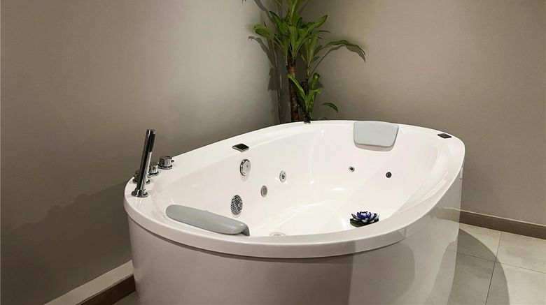 <b>York Medellin,Curio Collection by Hilton Spa</b>. Images powered by <a href="https://iceportal.shijigroup.com/" title="IcePortal" target="_blank">IcePortal</a>.