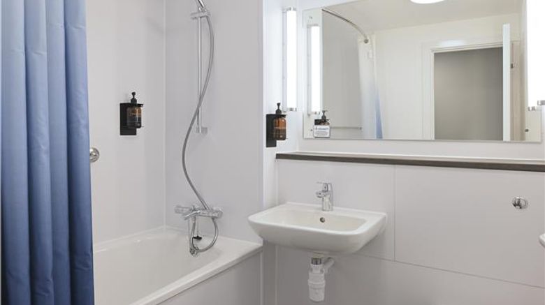 <b>Travelodge Liverpool Central Queens Dock Room</b>. Images powered by <a href="https://iceportal.shijigroup.com/" title="IcePortal" target="_blank">IcePortal</a>.