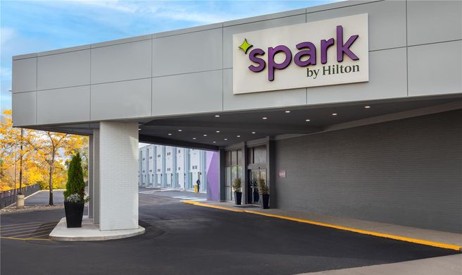 Spark by Hilton Toronto Airport Exterior