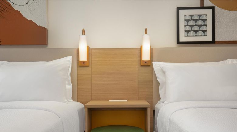 <b>Spark by Hilton Toronto Airport Room</b>. Images powered by <a href="https://iceportal.shijigroup.com/" title="IcePortal" target="_blank">IcePortal</a>.