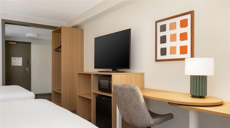 <b>Spark by Hilton Toronto Airport Room</b>. Images powered by <a href="https://iceportal.shijigroup.com/" title="IcePortal" target="_blank">IcePortal</a>.