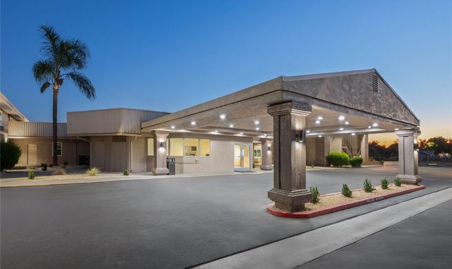 Ramada by Wyndham Merced Exterior