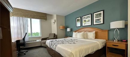 Baymont by Wyndham Slidell Room