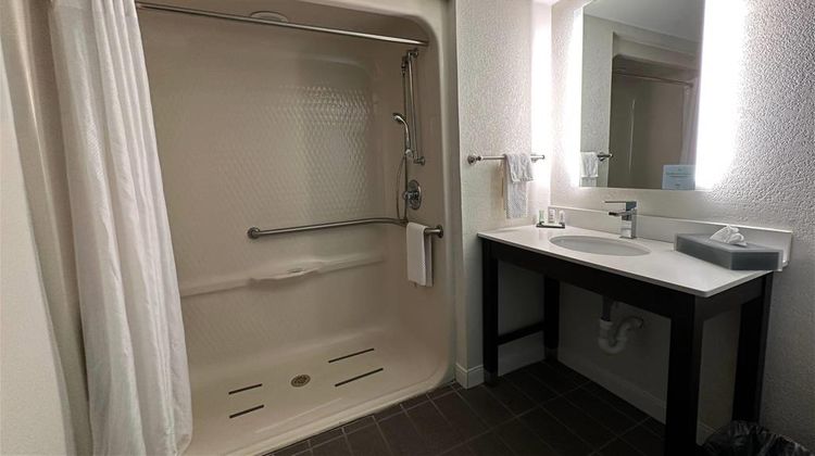 Baymont by Wyndham Slidell Room
