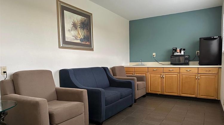Baymont by Wyndham Slidell Room