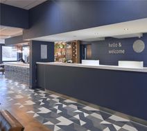 Travelodge Swindon Lobby