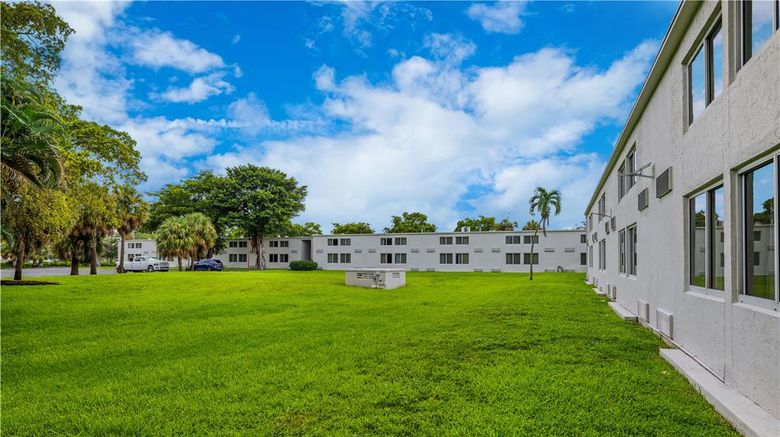 <b>Signature Inn Miami Exterior</b>. Images powered by <a href="https://iceportal.shijigroup.com/" title="IcePortal" target="_blank">IcePortal</a>.