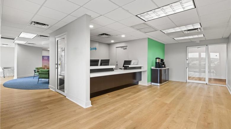 <b>Signature Inn Miami Lobby</b>. Images powered by <a href="https://iceportal.shijigroup.com/" title="IcePortal" target="_blank">IcePortal</a>.
