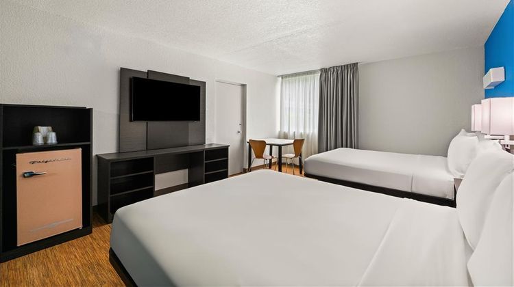 Signature Inn Miami Room