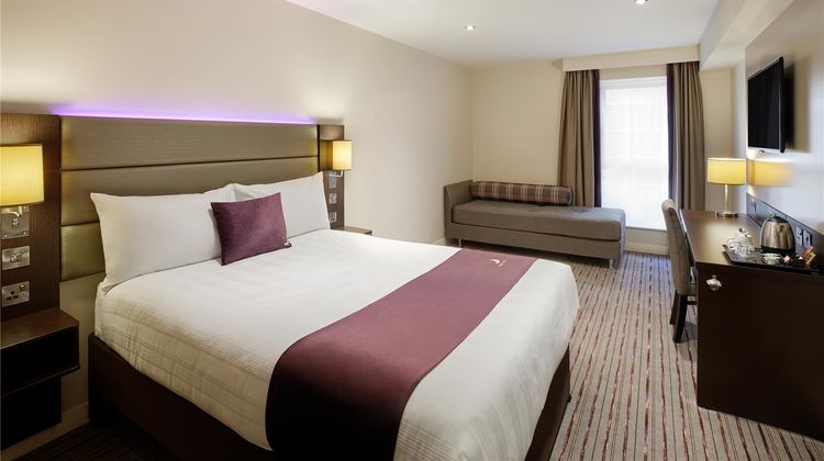 Premier Inn London Enfield Room