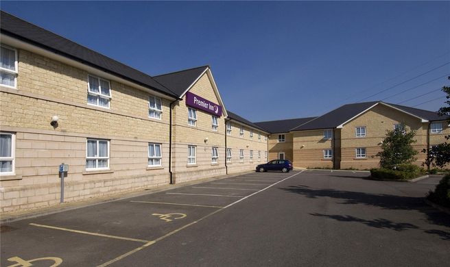 Premier Inn Chippenham Exterior