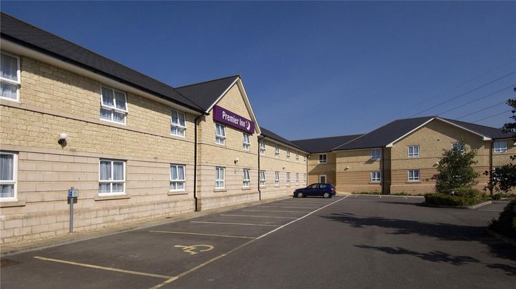 Premier Inn Chippenham Exterior