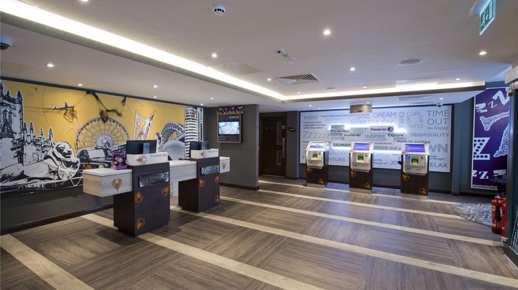 Premier Inn Bristol City Ctr Finzel Lobby