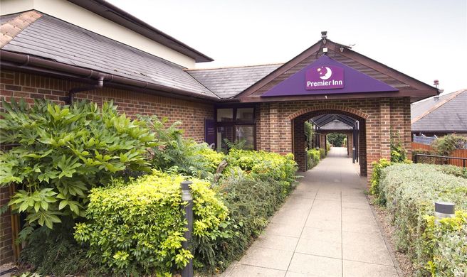 Premier Inn High Wycombe / Beaconsfield Exterior