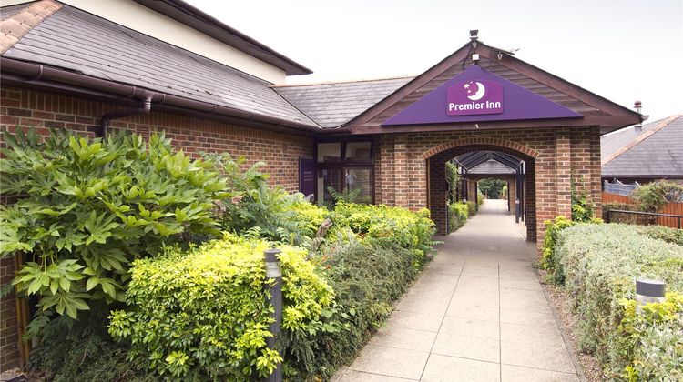 Premier Inn High Wycombe / Beaconsfield Exterior