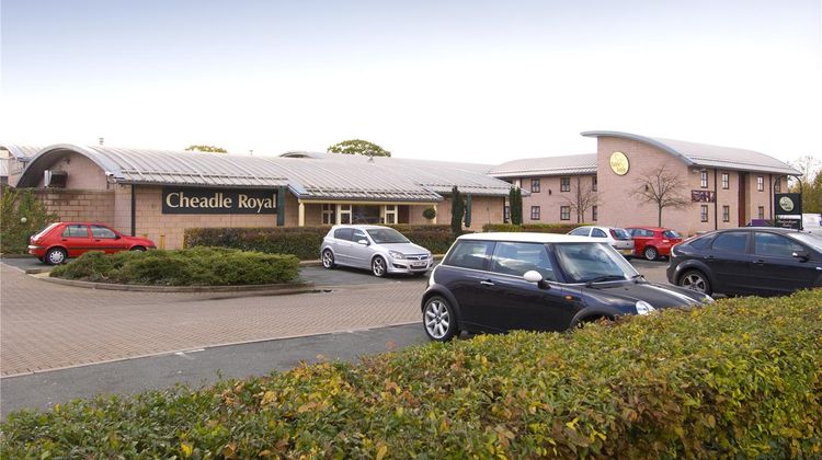 Premier Inn Manchester (Cheadle) Exterior