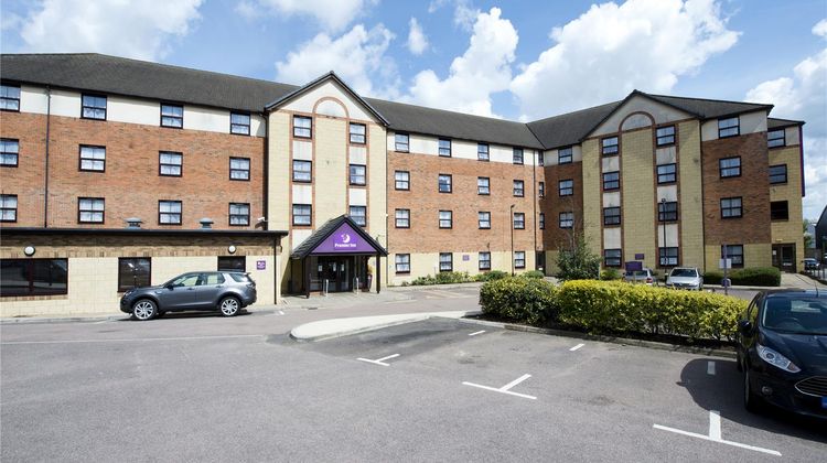 Premier Inn London Edgware Exterior