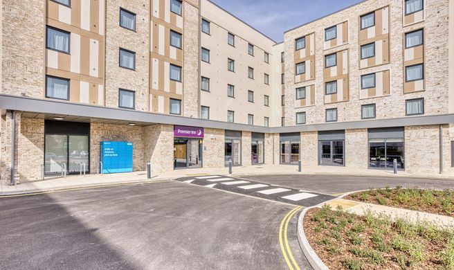 Premier Inn Bristol Cribbs Causeway Exterior